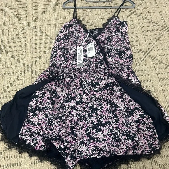Buffalo David Bitton  floral lace romper size L - Picture 8 of 8